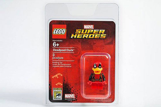Deadpool-Duck-SDCC-LEGO-minifigure-1